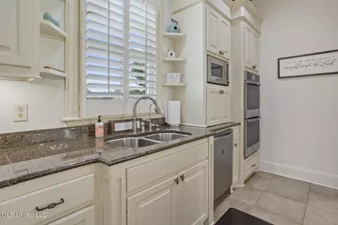 Kitchen - 100 Catherine Cv, Madison, MS 39110 photo 8 of 8