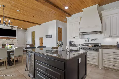 Kitchen - 100 Catherine Cv, Madison, MS 39110 photo 3 of 8