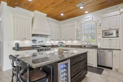 Kitchen - 100 Catherine Cv, Madison, MS 39110 photo 2 of 8