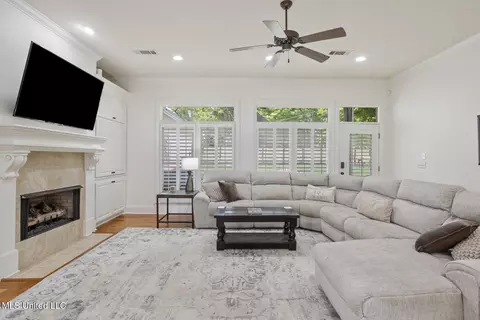 Living - 100 Catherine Cv, Madison, MS 39110 photo 1 of 2