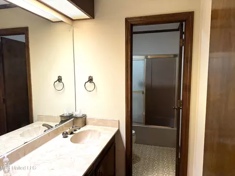 Bath - 235 Parks Rd, Jackson, MS 39212 photo 1 of 1
