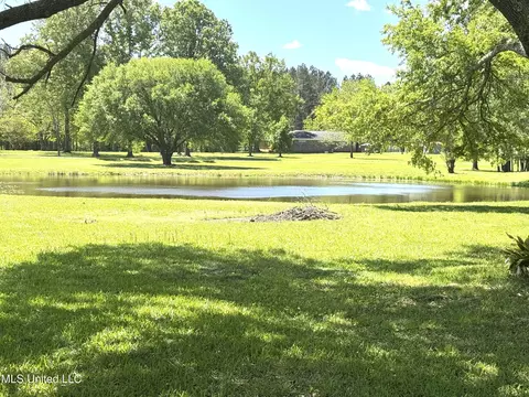 Exterior - 235 Parks Rd, Jackson, MS 39212 photo 3 of 7