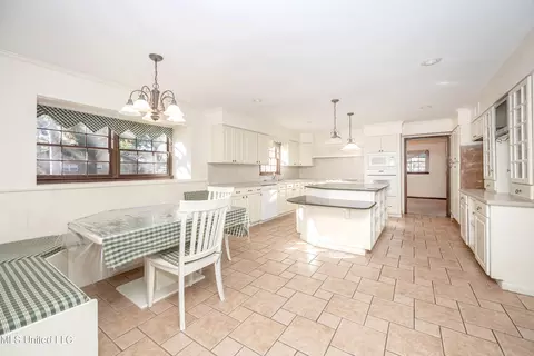 Kitchen - 446 Melissa Dr, Biloxi, MS 39531 photo 6 of 7