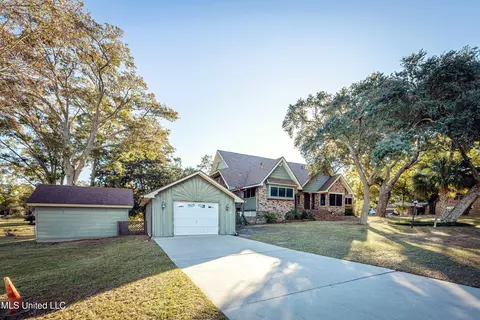 446 Melissa Dr, Biloxi, MS 39531
