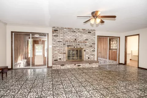 Living - 446 Melissa Dr, Biloxi, MS 39531 photo 4 of 6