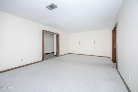 Living - 446 Melissa Dr, Biloxi, MS 39531 photo 2 of 6