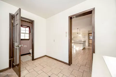 Entry Way - 446 Melissa Dr, Biloxi, MS 39531 photo 3 of 9
