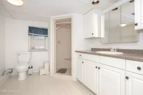 Bath - 446 Melissa Dr, Biloxi, MS 39531 photo 8 of 8