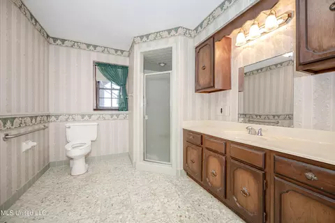 Bath - 446 Melissa Dr, Biloxi, MS 39531 photo 4 of 8