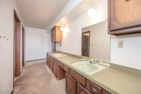 Bath - 446 Melissa Dr, Biloxi, MS 39531 photo 1 of 8