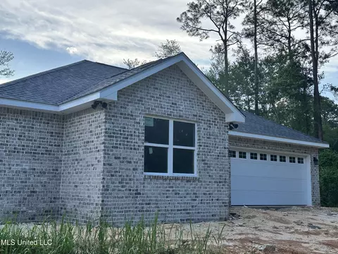 1028 Main Street St, Ocean Springs, MS 39564