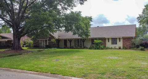 30 Stonegate Dr, Brandon, MS 39042