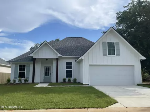 147 Le Moyne St, Bay Saint Louis, MS 39520
