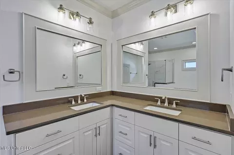Bath - 109 Willow Pl, Brandon, MS 39047 photo 1 of 3