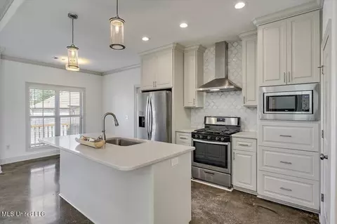 Kitchen - 109 Willow Pl, Brandon, MS 39047 photo 1 of 3