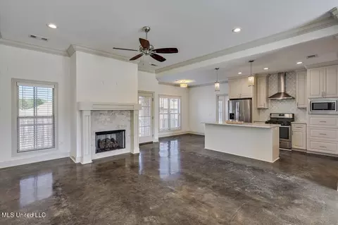 Living - 109 Willow Pl, Brandon, MS 39047 photo 2 of 4