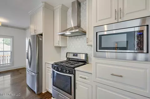 Kitchen - 109 Willow Pl, Brandon, MS 39047 photo 3 of 3