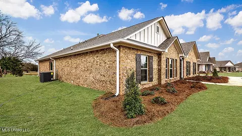 Exterior - 109 Horseshoe Blvd, Clinton, MS 39056 photo 2 of 7