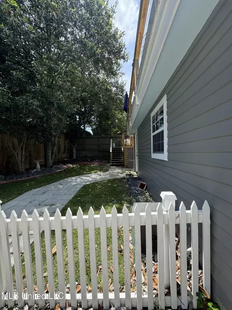 Exterior - 711 N Union St, Natchez, MS 39120 photo 10 of 10