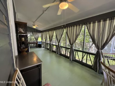 Exterior - 711 N Union St, Natchez, MS 39120 photo 5 of 10
