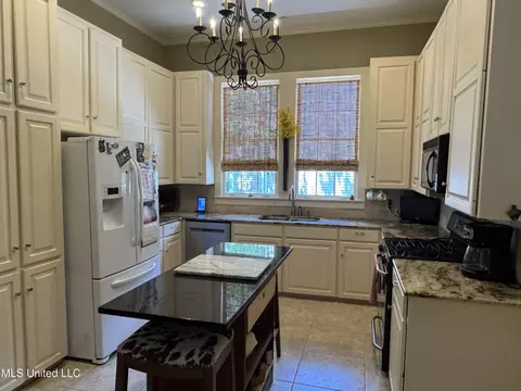 Kitchen - 711 N Union St, Natchez, MS 39120 photo 2 of 2