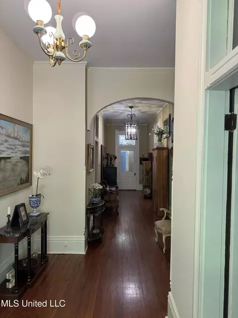 Entry Way - 711 N Union St, Natchez, MS 39120 photo 1 of 3