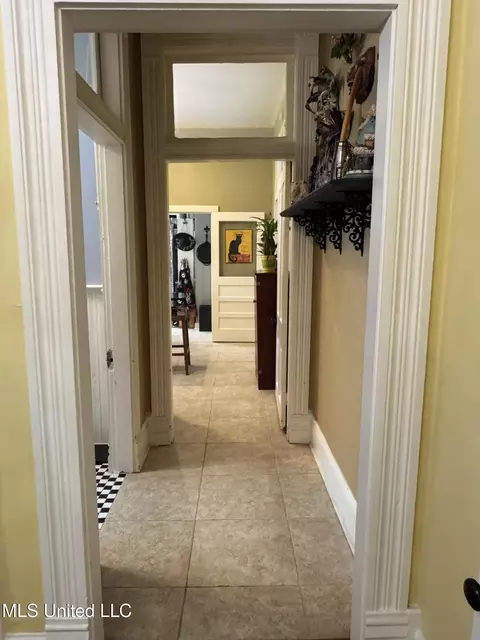 Entry Way - 711 N Union St, Natchez, MS 39120 photo 3 of 3