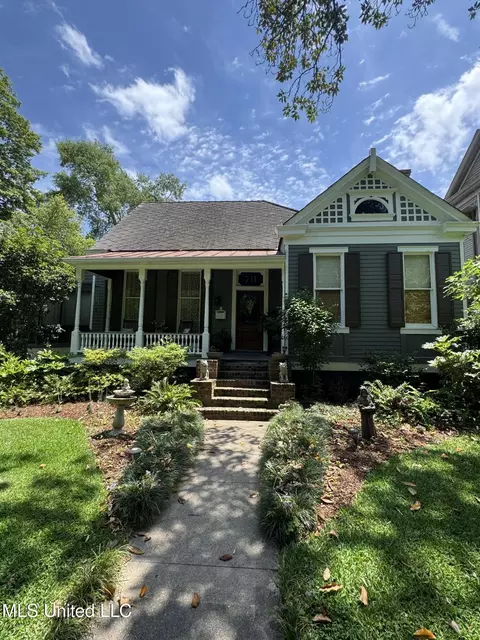 Exterior - 711 N Union St, Natchez, MS 39120 photo 2 of 10