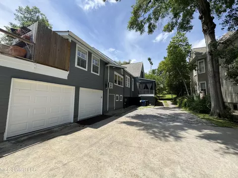 Exterior - 711 N Union St, Natchez, MS 39120 photo 9 of 10