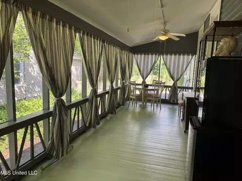 Exterior - 711 N Union St, Natchez, MS 39120 photo 6 of 10