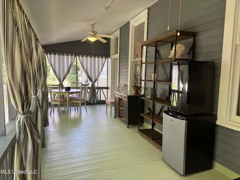 Exterior - 711 N Union St, Natchez, MS 39120 photo 7 of 10