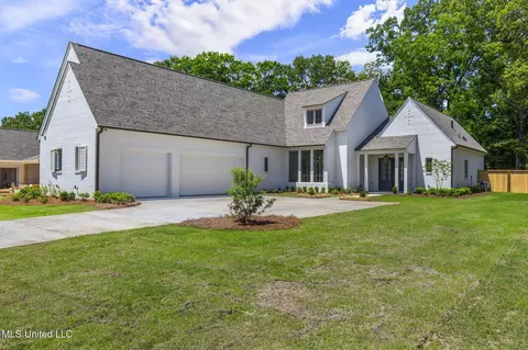 230 Parke Dr, Ridgeland, MS 39157