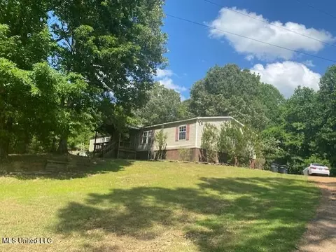 689 Magnolia Cir, Sarah, MS 38665