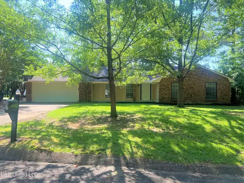 16 Chalet Dr, Grenada, MS 38901