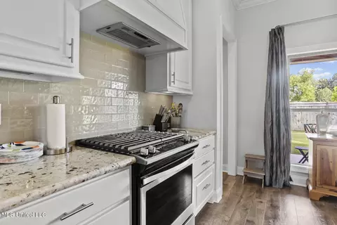 Kitchen - 117 Hampton Pl, Madison, MS 39110 photo 2 of 5