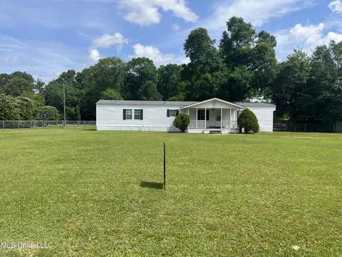 18246 Robin Oaks Dr, Gulfport, MS 39503