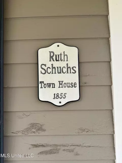 Exterior - 608 High St, Natchez, MS 39120 photo 3 of 15