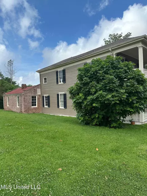 Exterior - 608 High St, Natchez, MS 39120 photo 5 of 15