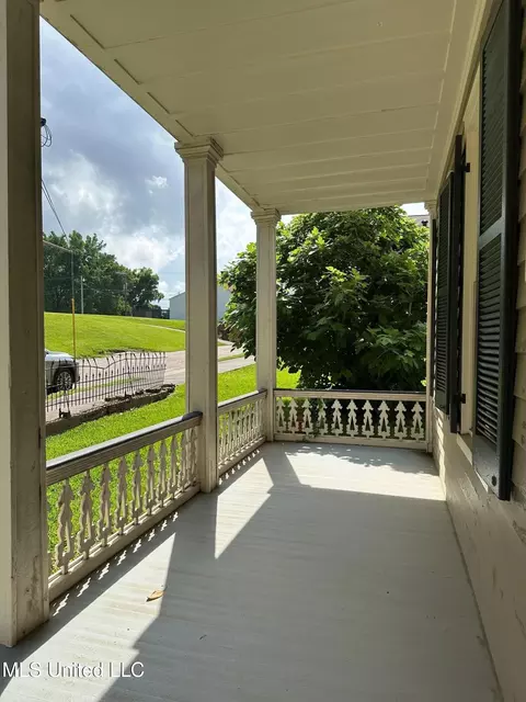 Exterior - 608 High St, Natchez, MS 39120 photo 13 of 15