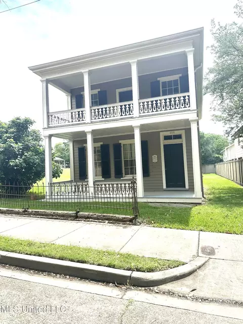 Exterior - 608 High St, Natchez, MS 39120 photo 2 of 15