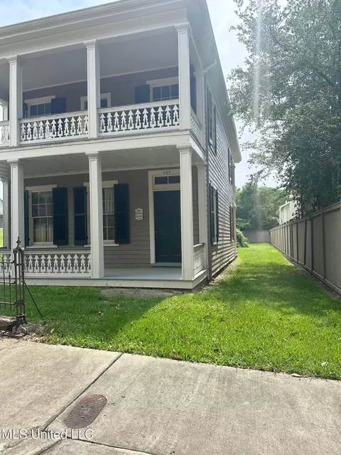 Exterior - 608 High St, Natchez, MS 39120 photo 4 of 15
