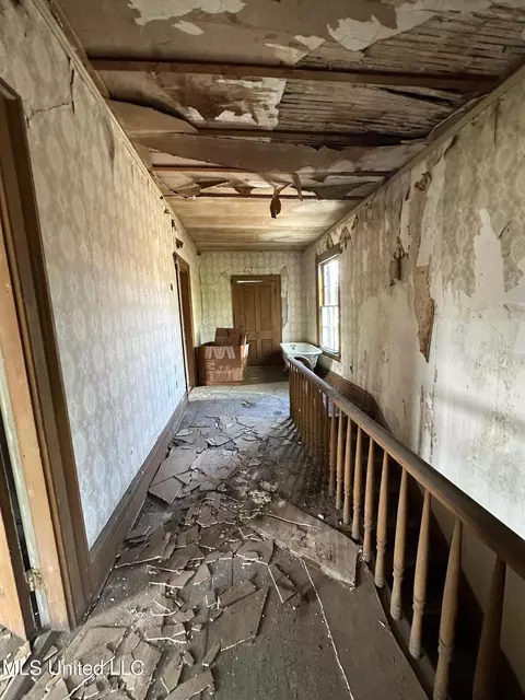 Entry Way - 608 High St, Natchez, MS 39120 photo 6 of 6