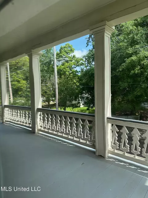 Exterior - 608 High St, Natchez, MS 39120 photo 12 of 15