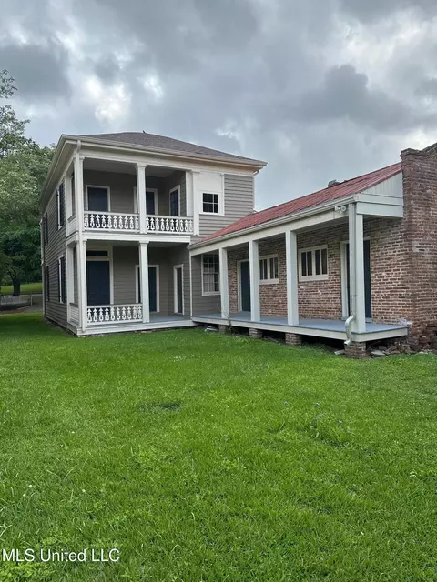 Exterior - 608 High St, Natchez, MS 39120 photo 10 of 15
