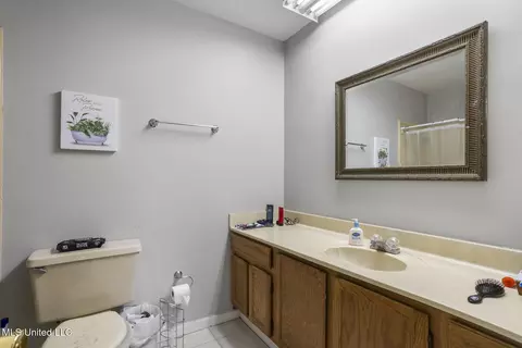 Bath - 5863 Cypress Trl, Jackson, MS 39211 photo 1 of 3