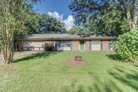 109 W Chipwood Dr, Gulfport, MS 39503