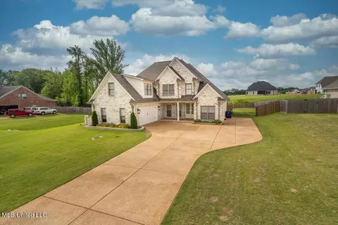 4423 Bakersfield Dr, Nesbit, MS 38651 photo 2