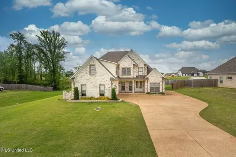 4423 Bakersfield Dr, Nesbit, MS 38651