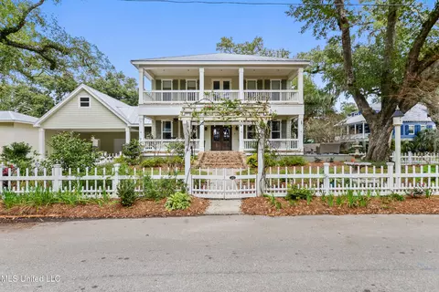 107 Ballentine St, Bay Saint Louis, MS 39520