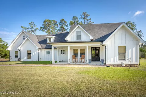 7725 Old Fort Bayou Rd, Ocean Springs, MS 39564